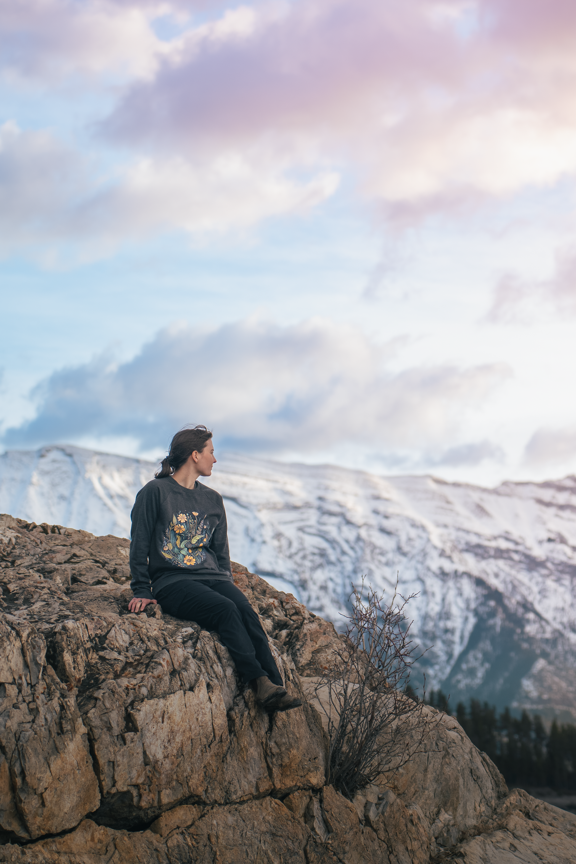 Yellow Wildflowers retro Unisex organic sweatshirt - Wander Trails